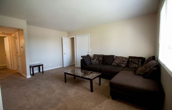 2 beds, 1 bath, $899, Unit 6