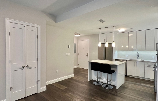 1 bed, 1.5 baths, 869 sqft, $3,750, Unit 401