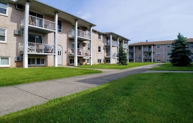 2 beds, 1 bath, 820 sqft, $1,350, Unit 60A-5