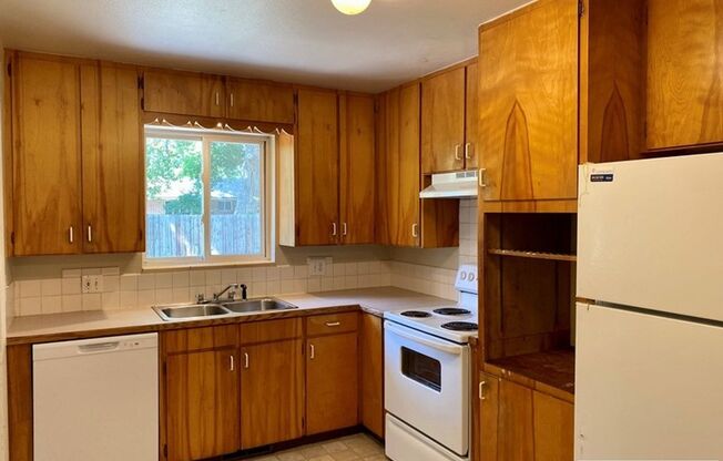 Great Three Bedroom, Close to Everything!