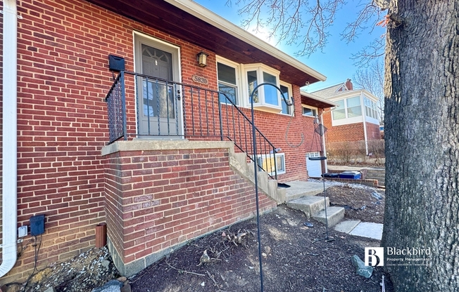 5820 WOODLAND DR