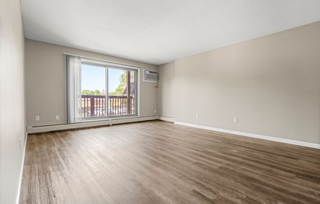 1 bed, 1 bath, 725 sqft, $1,099, Unit 112