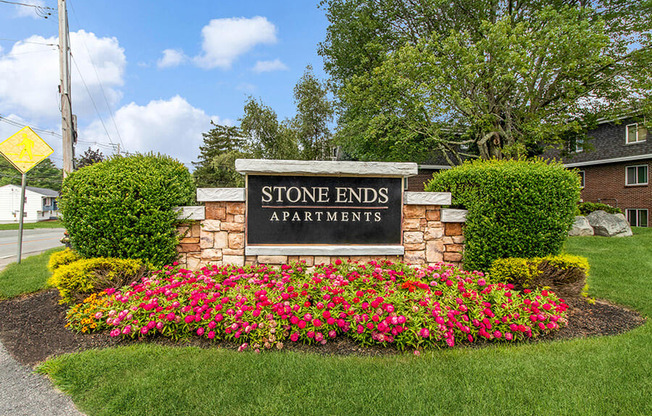 Property entryway at Stone Ends apartments in Stoughton, MA