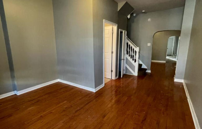 3 Bedroom 1.5 Bath Spacious Bedrooms on Ashburton Street