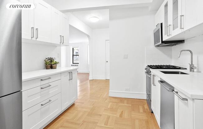 225 W 25 ST