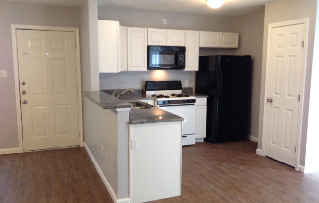 4904 MERRITT CIR