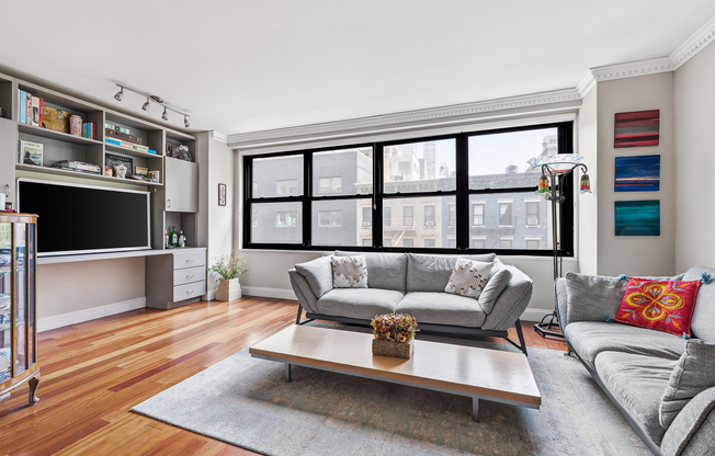 225 E 57 ST