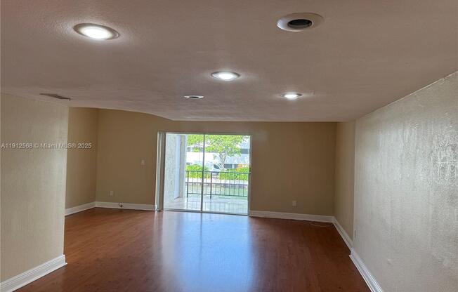 3745 NE 171st St Apt 32