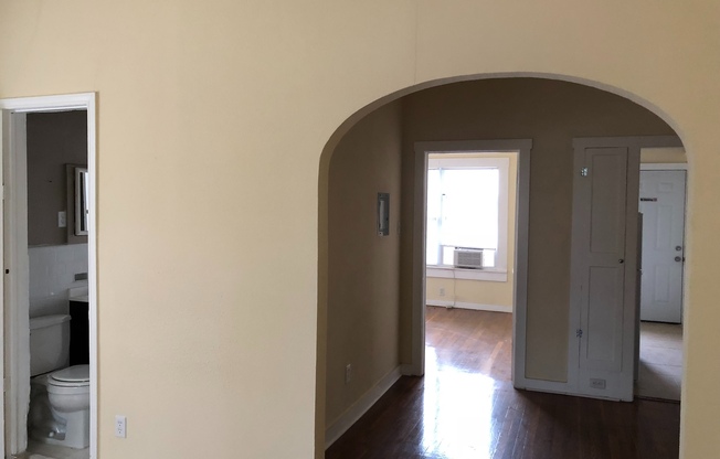 W. Mistletoe Ave-1702