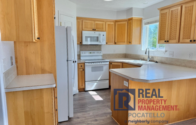 5 Bedroom 3.5 Bath Duplex - 2 car garage
