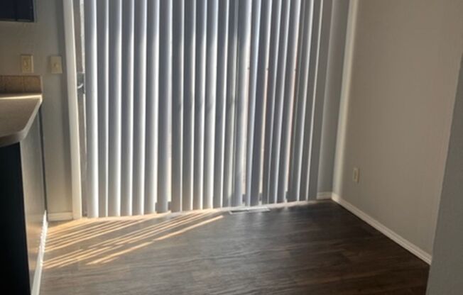 2 beds, 1.5 baths, 1,698 sqft, $1,275, Unit 1303