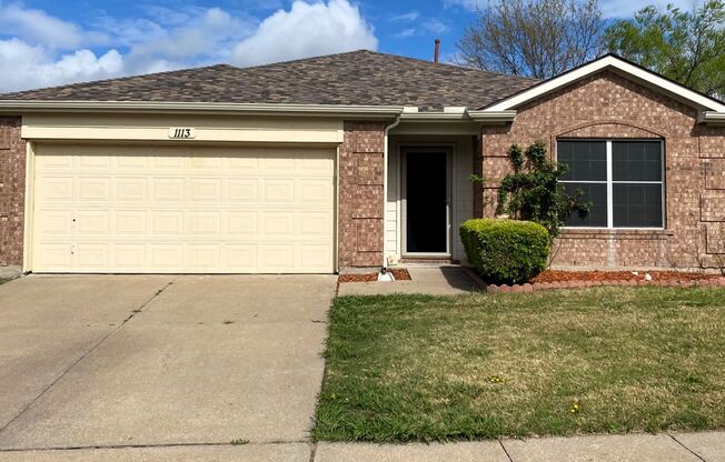 4 BEDROOM IN COUNTRY RIDGE ESTATES SHERMAN TX! Super Clean. Move in Ready. Outdoor living area. Fresh paint! New Flooring!