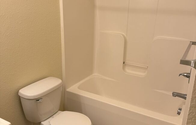 3 beds, 2 baths, 1,183 sqft, $1,163, Unit AC07B