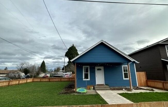 Quaint 2 Bed 1 Bath Home $500 move in Special!