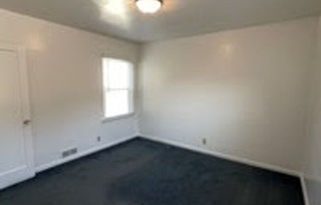 2 beds, 1 bath, 1,077 sqft, $1,250, Unit 380 N 200 E