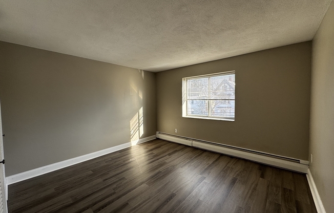 2 beds, 1 bath, 850 sqft, $2,600, Unit 49