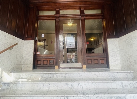 Studio, 1 bath, 475 sqft, $2,400, Unit 54