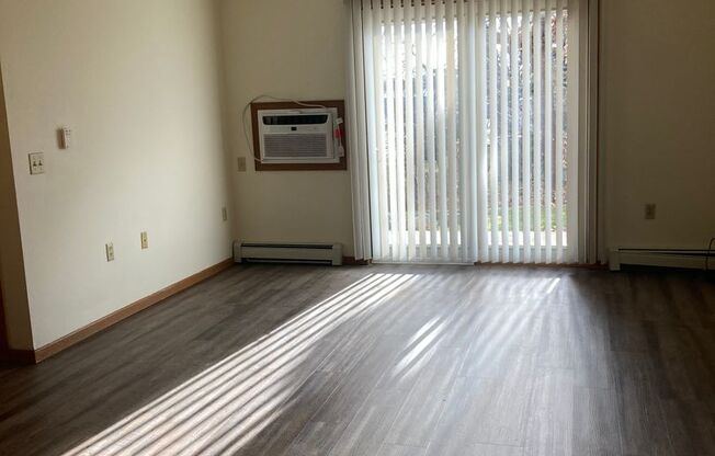 2 beds, 1 bath, $1,095, Unit 1103-08