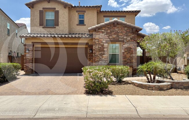 3253 E LOUISE DR