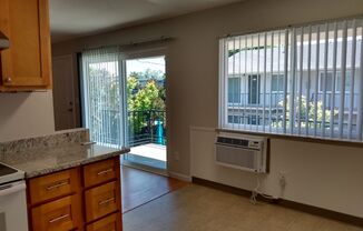 2 beds, 1 bath, 875 sqft, $2,595, Unit #13