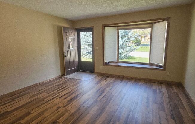 2 BEDROOM | 1 BATH | SINGLE LEVEL | GARAGE | SPACIOUS
