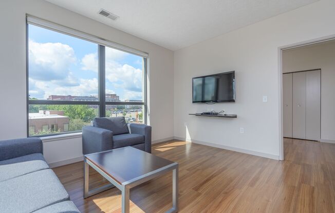 1 bed, 1 bath, $695