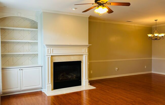 Beautiful townhome! 1 car garage, sunroom, glass shower, soaking tub, large room, kitchen w/island!