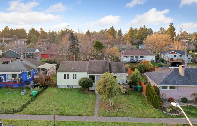 Charming Olympia home offers 3 bedroom plus den - Olympia School District