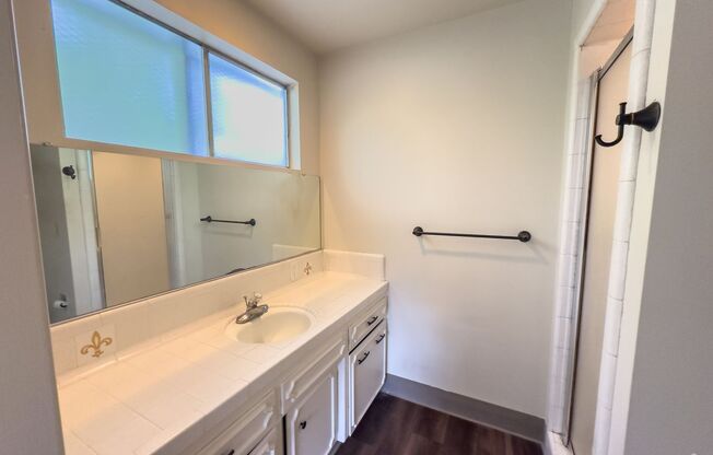 3 beds, 2 baths, 1,040 sqft, $1,500, Unit 17