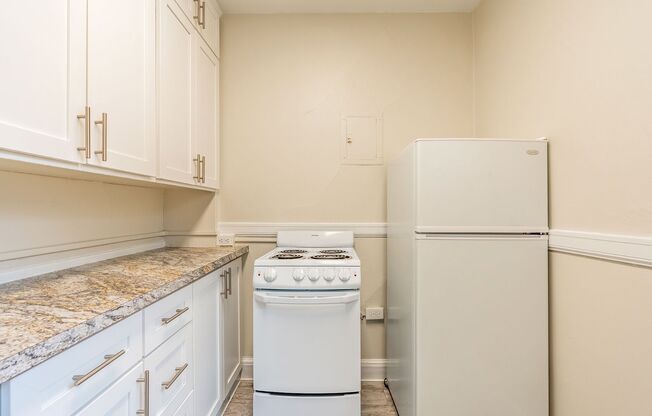 Studio, 1 bath, 349 sqft, $1,199, Unit 411