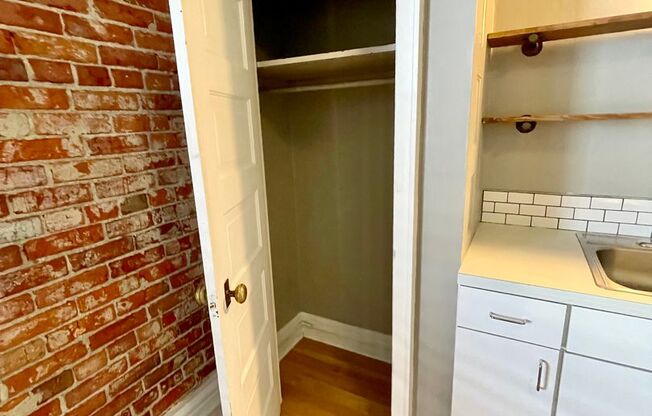 Studio, 1 bath, 259 sqft, $700, Unit 304