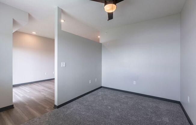 Studio, 1 bath, 606 sqft, $1,045, Unit 1-107