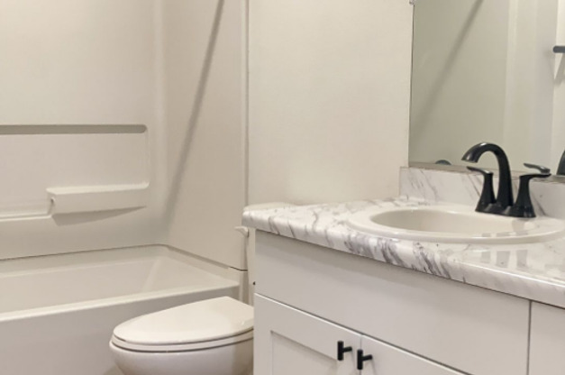 1 bed, 1 bath, 605 sqft, $1,300, Unit 44