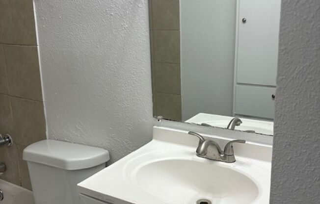 2 beds, 1 bath, 853 sqft, $1,425, Unit 651