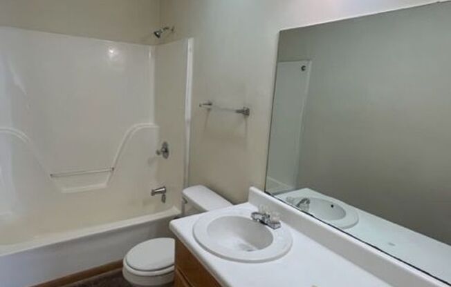 3 beds, 2 baths, $799, Unit Unit 11