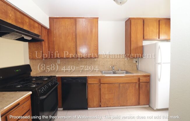 2 Bed, 1.5 Bath Condo Close to Freeway