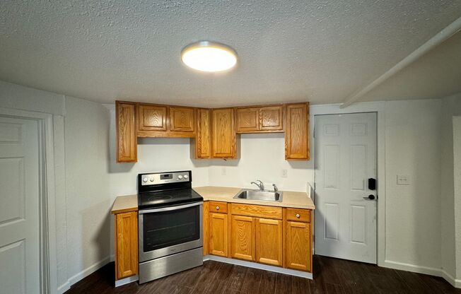 1 bed, 1 bath, 700 sqft, $995