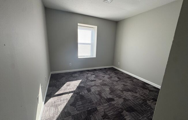 2 beds, 1 bath, 800 sqft, $745, Unit E04