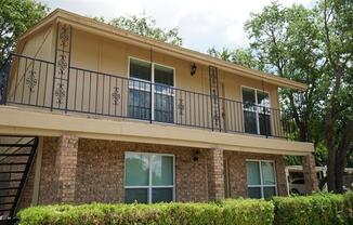 1104 SOUTHMOOR DR