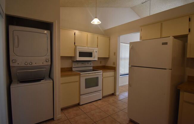 FIRST FULL MONTHS RENT IS FREE! 2 Bed/2 Bath Villa in Townhomes of Winter Garden