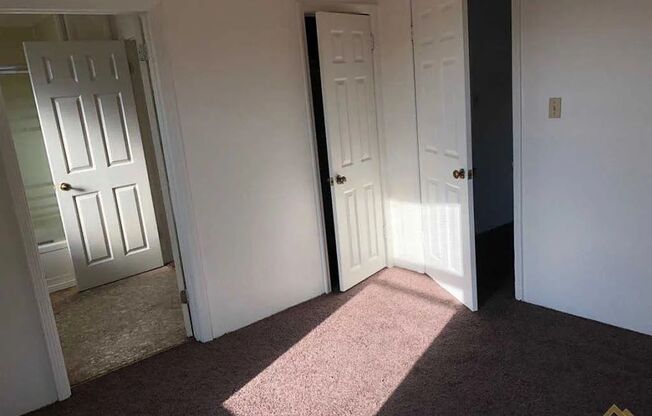 2 beds, 1 bath, $1,000