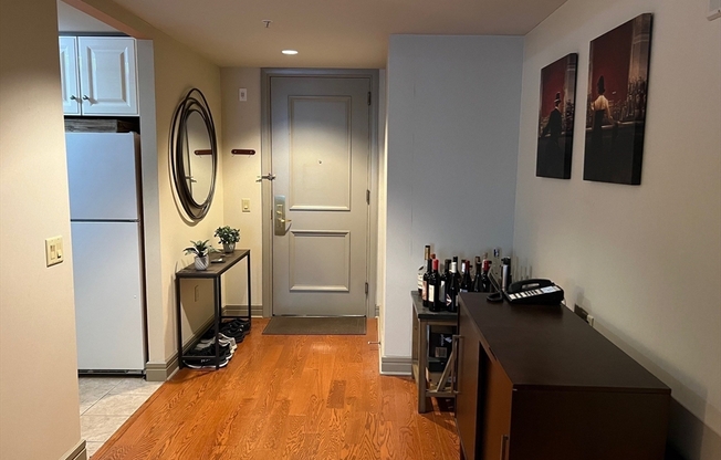 1 bed, 1 bath, 801 sqft, $4,000, Unit 802