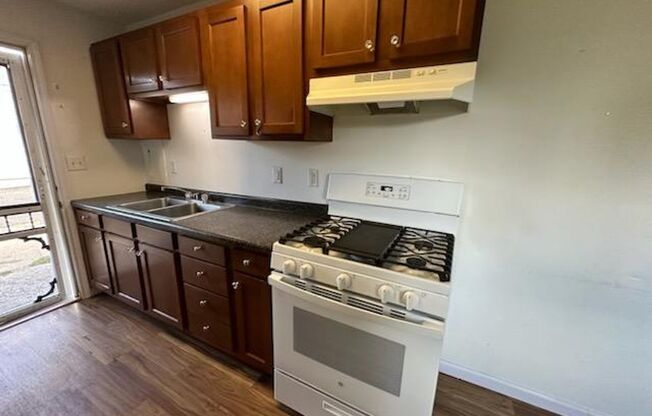 3 beds, 1 bath, $1,200