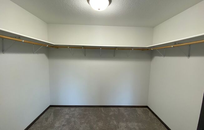 3 beds, 1.5 baths, 1,200 sqft, $1,550, Unit #402