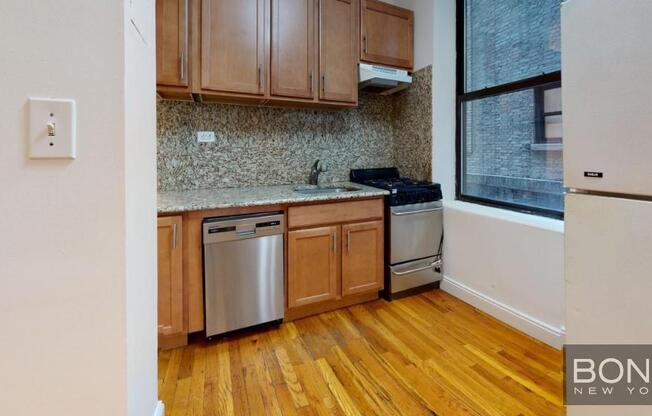 2 beds, 1 bath, $4,250, Unit 307