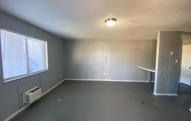 1 bed, 1 bath, $695, Unit 4