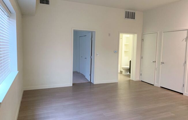 1 bed, 1 bath, 579 sqft, $1,300, Unit 101