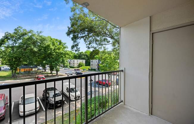 the preserve at ballantyne commons apartment balcony and parking lot