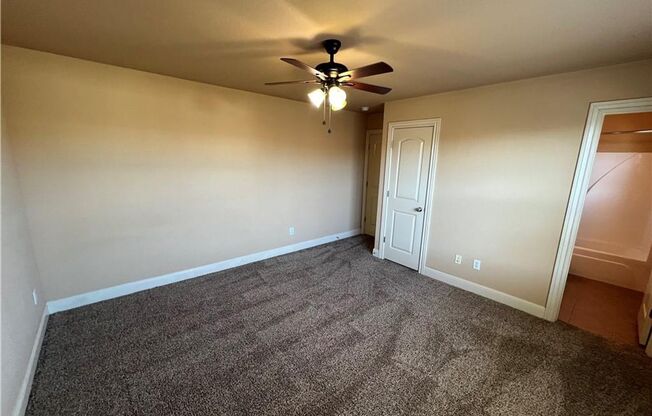 3 beds, 2 baths, $1,400