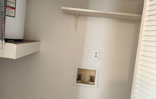 1 bed, 1 bath, 640 sqft, $990, Unit 176K